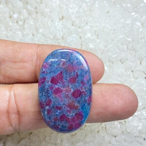 50 karat 34x22x5MM Rubin Zoisit Naturlig Ädelsten Cabochon För Smyckestillverkning Hänge