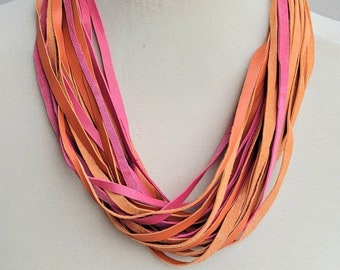 Collier en cuir coloré, collier de déclaration en rose et orange, bijoux en cuir pour femmes, collier de ficelle en cuir multibrin