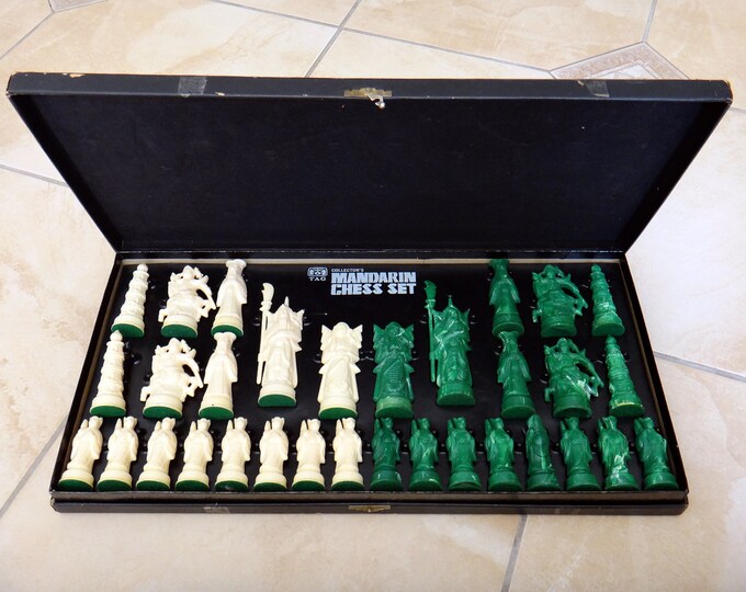 Vintage Transco Tag Collectors Mandarin Chess Set Ivory & Jade Green