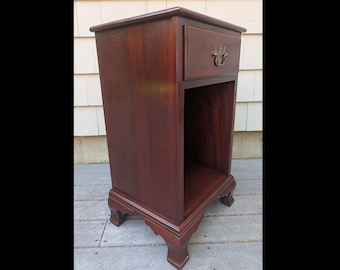 Vintage 1948 Queen Anne Nightstand or Side Table, Genuine Solid Mahogany - Hungerford Co - *Free Local Pickup / Request Shipping Options*
