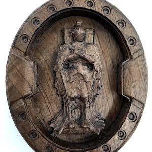 Walnut Knight Engraved Dice Box – RPG Dice Storage Tray