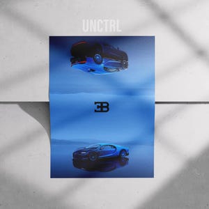 Puede incluir: Un póster vertical que muestra un coche deportivo azul en una composición reflejada sobre un fondo azul degradado. El texto UNCTRL aparece en la parte superior y un logotipo negro de Bugatti está centrado entre el coche invertido y el inferior.