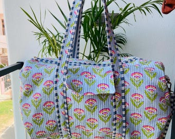 Borsa da viaggio con stampa a blocchi fatta a mano, borsa da viaggio in cotone trapuntato, borsa da weekend indiana floreale, borsa da palestra ecologica per la notte
