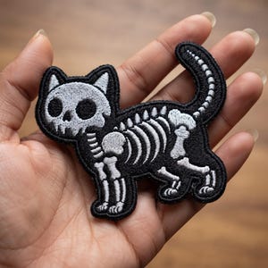 Skeleton Cat Embroidered Patch: Spooky Halloween Iron On