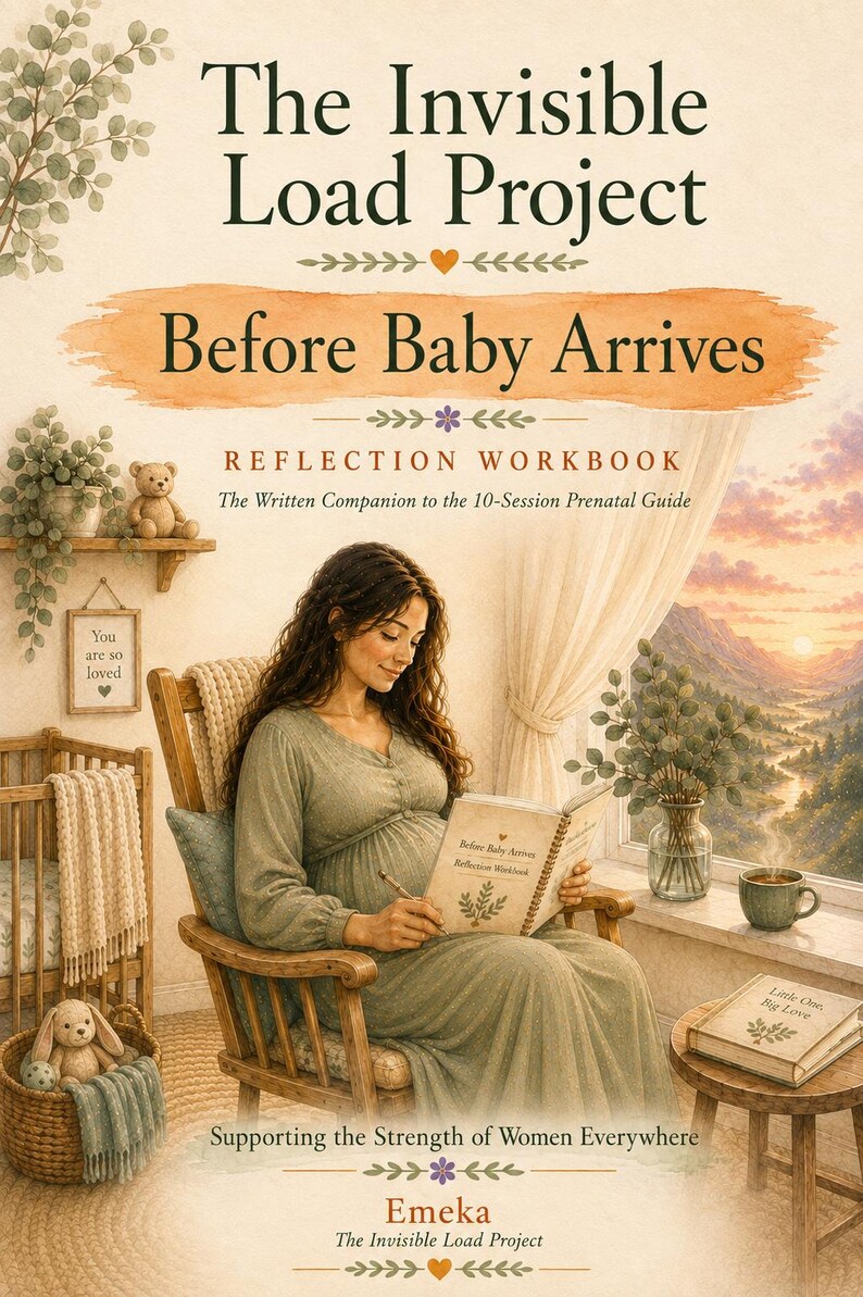 Peut inclure: The Invisible Load Project Before Baby Arrives Reflection Workbook, un guide de r&eacute;flexion &eacute;crit accompagnant le programme pr&eacute;natal de 10 sessions. La couverture montre une personne enceinte assise dans un fauteuil &agrave; bascule en bois.