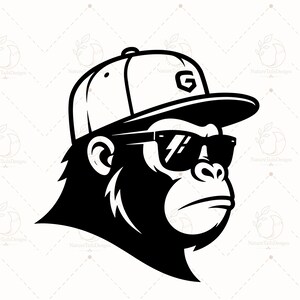 Könnte beinhalten: Eine schwarz-weiße grafische Illustration eines Gorillakopfes im Profil. Der Gorilla trägt eine Baseballkappe mit dem Buchstaben G auf der Vorderseite und eine dunkle Sonnenbrille. Das Design zeichnet sich durch kräftige Linien und hohen Kontrast aus.