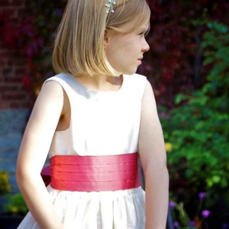 Flower girl dress pdf sewing pattern, cummerbund sash, big bow, classic flower girl frock, pink sash, cream bodice, covered buttons, rouleaux loop fastening. Free You Tube Video playlist. Back view of the handcovered cover buttons.