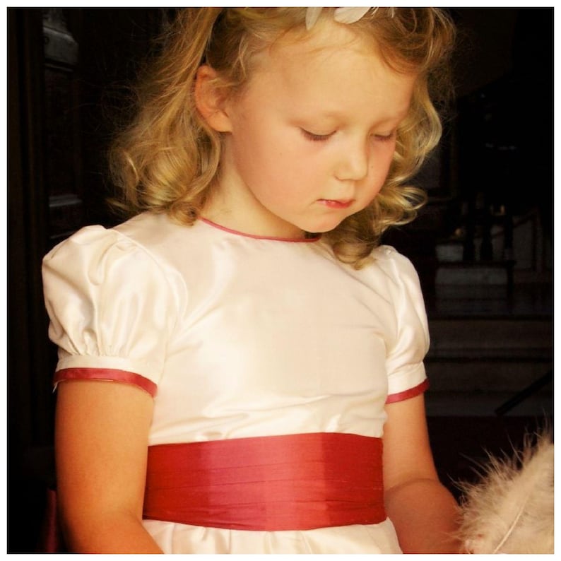 Flower girl dress pdf sewing pattern, cummerbund sash, big bow, classic flower girl frock, pink sash, cream bodice, covered buttons, rouleaux loop fastening. Free You Tube Video playlist. Back view of the handcovered cover buttons.