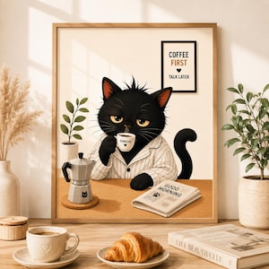 Può includere: Una stampa artistica da parete incorniciata raffigurante un gatto nero che indossa una camicia a righe bianche, mentre beve da una tazzina con la scritta Espresso. Il gatto siede a un tavolo con una moka e un giornale intitolato Good Morning. Un cartello sulla parete recita Coffee First Talk Later.