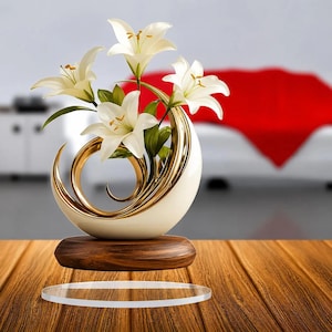 Gold swirl vase