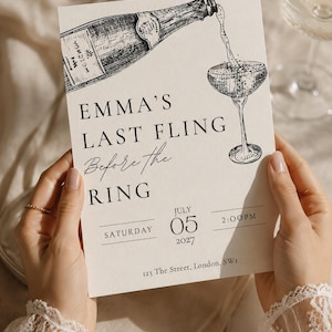 Può includere: Un biglietto d'invito rettangolare con un'illustrazione a inchiostro nero di una bottiglia di champagne che versa in una coppa. Il testo recita: EMMA'S LAST FLING Before the RING, SATURDAY JULY 05 2027, 2:00PM, 123 The Street, London, SW1.