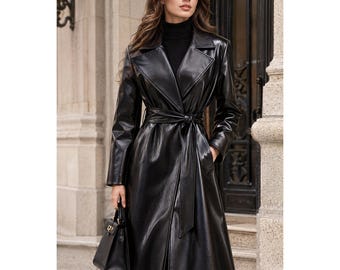 Schwarzer Ledermantel mit Gürtel, langer, eleganter Mantel, klassischer schicker Wintermantel