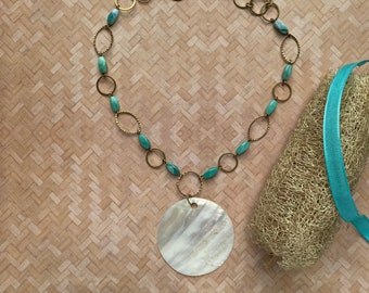 Avon Natural Shell Pendant Necklace