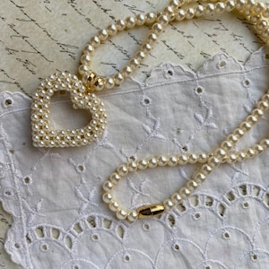 Collar con colgante de corazón sentimental de Avon - Vintage 1988