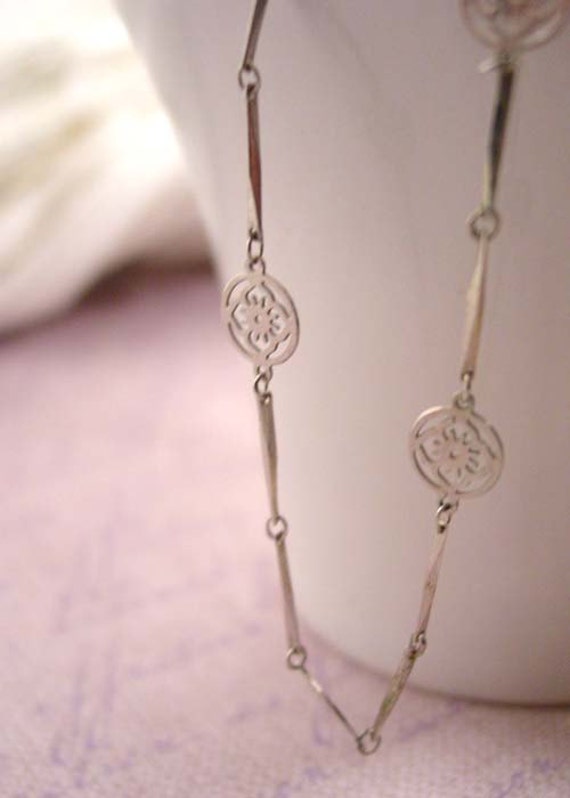 Avon "Flower Lace" Silver Tone Necklace - Vintage… - image 3