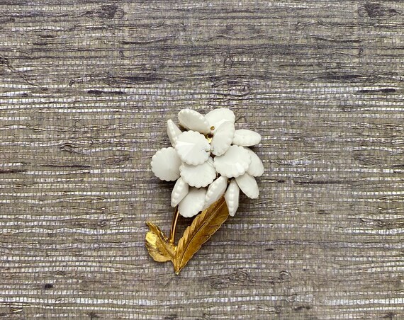 Gold Tone White Beaded Brooch  - Vintage 1960s-80s - image 3