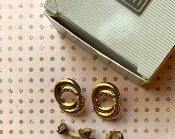 Avon Gold Tone Sculptured Swirl  Pierced Earrings  - Vintage 1991