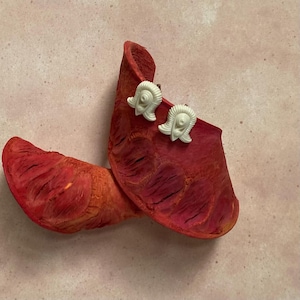 Avon Gracious Tulips CLIP Earrings - Vintage 1982
