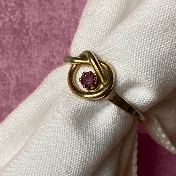 Avon Gold Tone Love Me Knot  Ring   - Vintage 1978