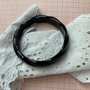 Avon Black Tone Modern Art Bangle Bracelet - Vintage 1986
