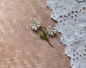 Gold Tone Daisy Flower Brooch - Vintage