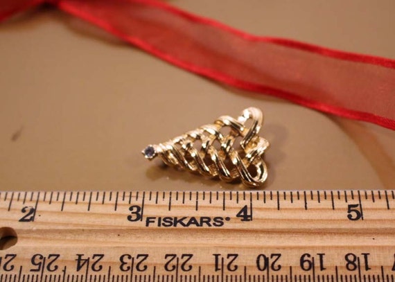 Avon Christmas Tree Pin Brooch Gold Tone With Rhi… - image 5