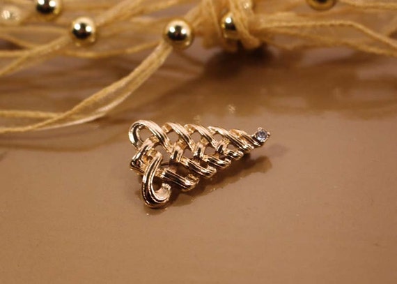 Avon Christmas Tree Pin Brooch Gold Tone With Rhi… - image 4