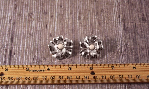 Avon "Polished Blossoms"  Silver Tone Pierced Flo… - image 7