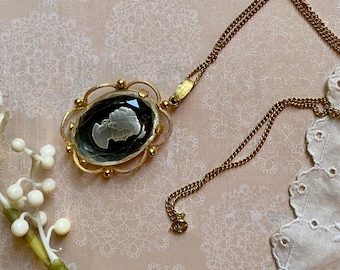 Gold Tone Faceted Integlio Cameo Pendant Necklace