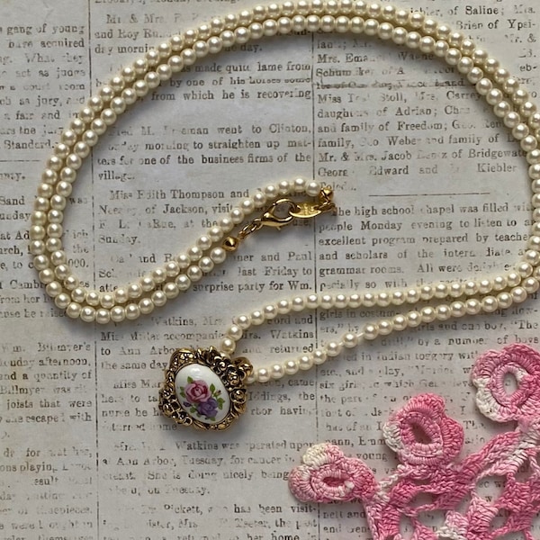 Avon Victorian Romance Porcelain Necklace  -  Vintage 1993