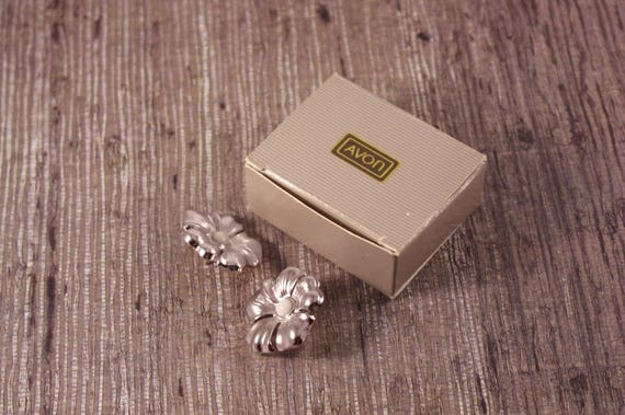 Avon "Polished Blossoms"  Silver Tone Pierced Flo… - image 6