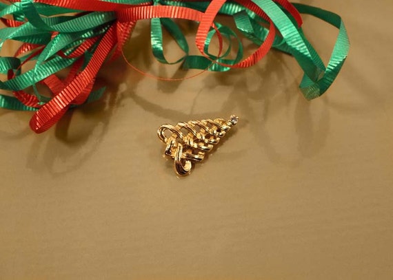 Avon Christmas Tree Pin Brooch Gold Tone With Rhi… - image 2