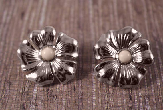 Avon "Polished Blossoms"  Silver Tone Pierced Flo… - image 1
