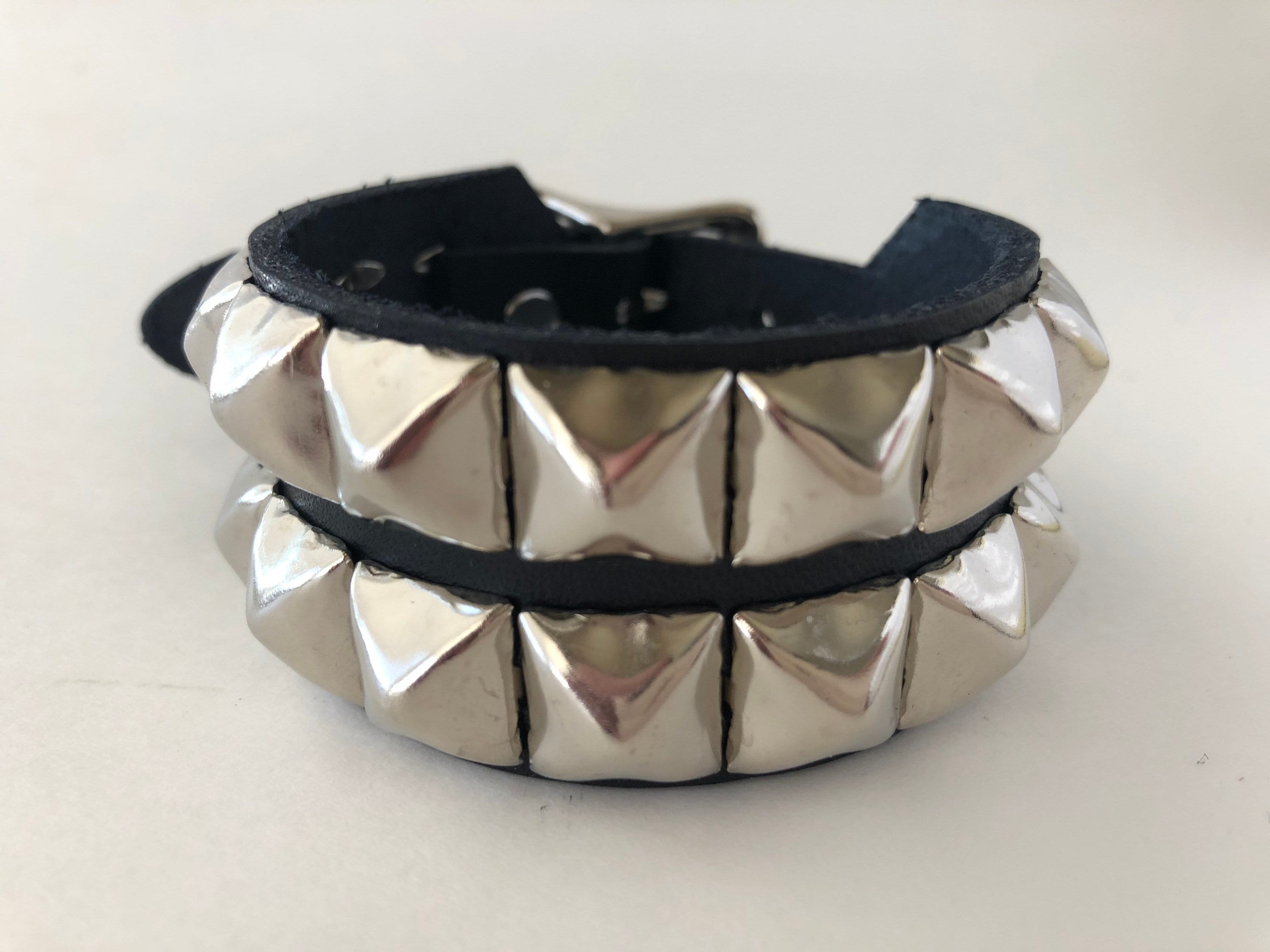 アンダーカバー PYLAMID STUDS LEATHER BRACELET UNDERCOVER PYLAMID STUDS LEATHER BRACELET ピラミッド