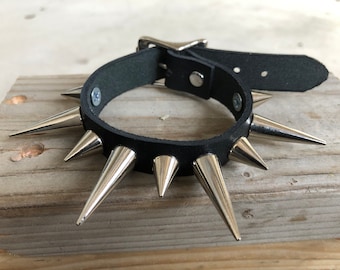 Spike bracelet with alternating cone spikes, spiked bracelet