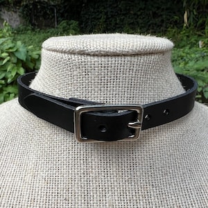 1/2&quot; black leather minimalist choker with silver buckle