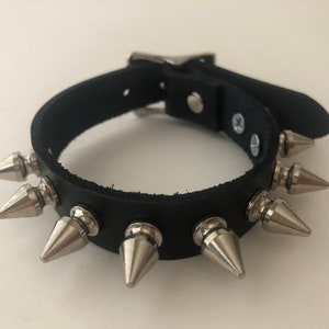 Classic punk spike bracelet, one row