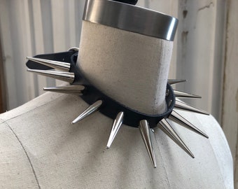 Punk spiked choker with 13 1.5" cone spikes