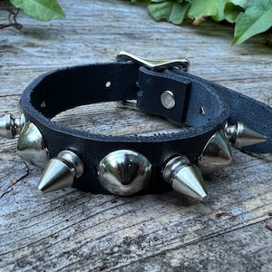Pulsera de púas con tachuelas cónicas de 1/2&quot;
