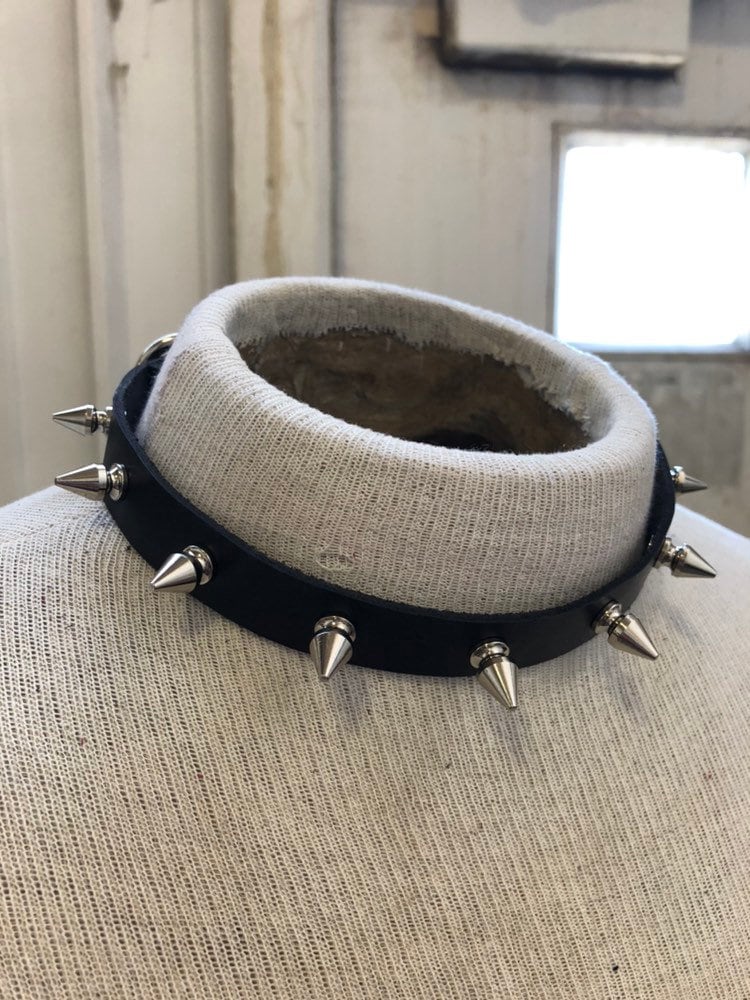 MILAKOO Collana Girocollo In Pelle PU Con Borchie E Anello - Choker Gotico Punk Rock, Regolabile, Per Donne E Uomini - 3
