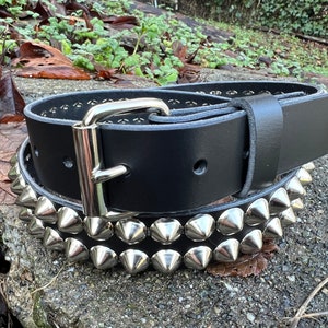 Studded belt with 2 rows of cone studs