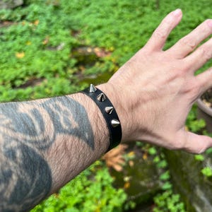 Thin spike bracelet with 4 tiny spikes