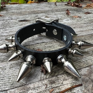 Punk spiked bracelet with alternating 1" and 1/2" tree spikes