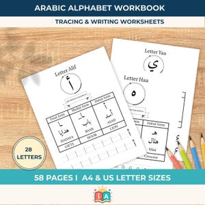 Puede incluir: Un libro de ejercicios del alfabeto árabe con hojas para calcar y escribir. Las páginas muestran letras como Alif, Haa y Yaa con tablas para formas finales, mediales e iniciales, además de palabras de ejemplo. Incluye 28 letras, 58 páginas, tamaños A4 y US.