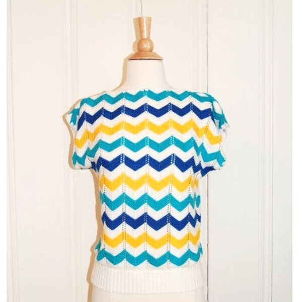 SALE . Vintage Top . Chevron . Size M