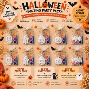 Pode incluir: Kits de pintura de Halloween em sacos plásticos transparentes com figuras de gesso branco de caveiras, fantasmas, abóboras e morcegos, cada um com três potes de tinta e um pincel, fechados com uma etiqueta feita à mão.