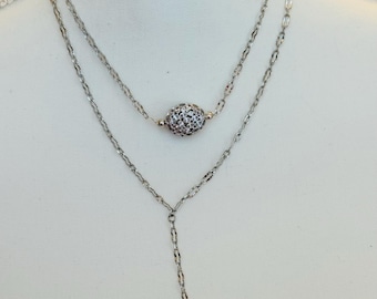 Collar largo de delicada cadena de plata y cristales Polki pavé