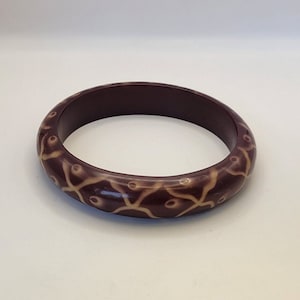 Antique Brown Plastic Pattern Bracelet - 1930s Era Brown Bangle Bracelet with Tan Criss Cross Design - Fun Bangles - Gift for Her - K#1055