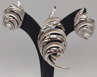 Trifari- Pin and Earrings Set- Vintage Trifari- Textured Swirl Design- Shell Inspired Textured Trifari Set- Earrings and Pin Set K#1097