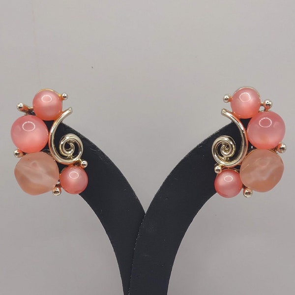 Lisner Pink Beaded Sculptured Plastic Clip On Earrings- Pink Swirl Moonbeam Lucite Earrings- Moonglow Lucite- Vintage Pink Clip Ons K#1281